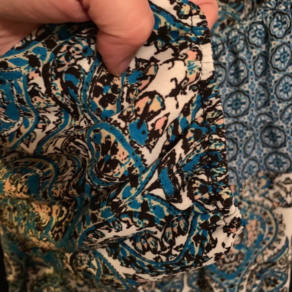 Pretty blue top - Picture 2 of 5